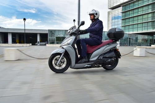 Kymco New People S 300i.