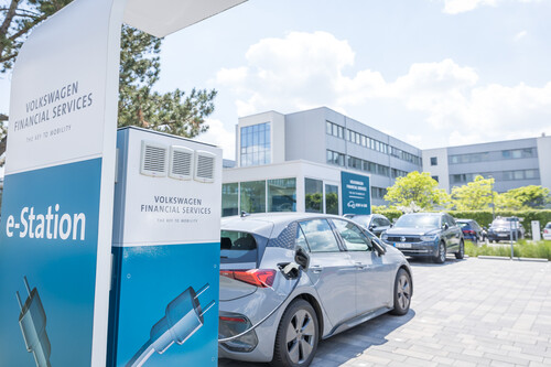 Ladesäule am Sitz von Volkswagen Financial Services in Braunschweig.
