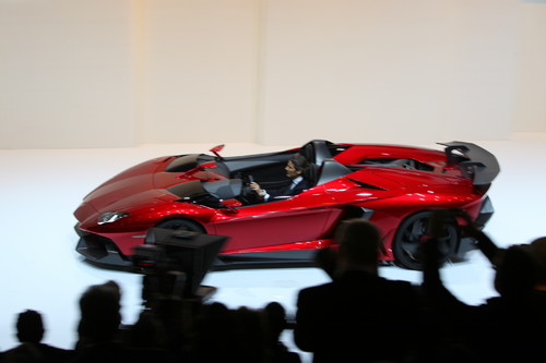 Lamborghini Aventador J mit Markenchef Stephan Winkelmann am Steuer,