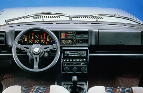 Lancia Delta HF 4WD, Interieur.