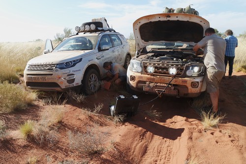 Land Rover Experience Australia 2015: Der Kompressor muss wieder ran; der Reifen braucht Druck.