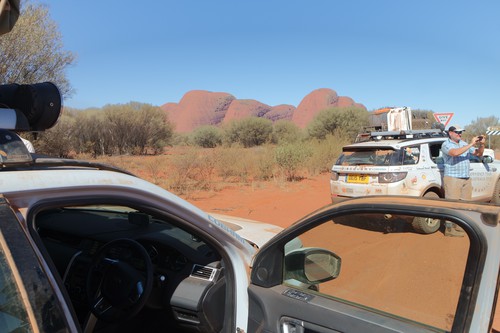 Land Rover Experience Australia 2015: die heiligen Felsen neben Ayres Rock. Foto freigegeben, weil die Büsche die heiligen Stellen verdecken.