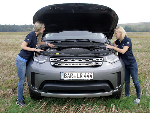 Land-Rover-Experience-Tour 2017: Jennifer Mathwig (l.) und Judith Schneider.