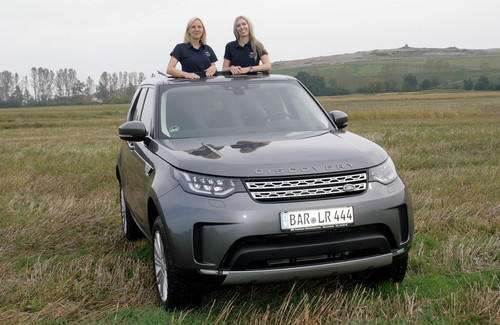 Land-Rover-Experience-Tour 2017: Judith Schneider (l.) und Jennifer Mathwig.
