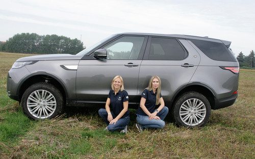Land-Rover-Experience-Tour 2017: Judith Schneider (l.) und Jennifer Mathwig.