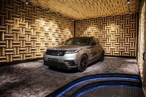 Land Rover feiert die Deutschlandpremiere des Range Rover Velar im reflexionsarmen Raum der TU München.