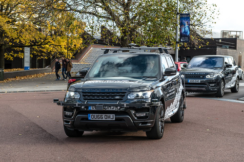 Land Rover testet autonom fahrende Autos im öffentlichen Straßenverkehr von Coventry.