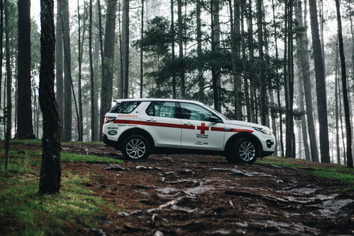 Land Rover unterstützt weltweit Rettungsorganisationen.