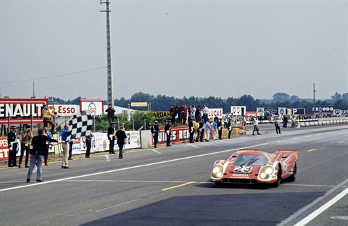 Le Mans 1970: Hans Herrmann und Richard Attwood holen im Porsche 917 KH Coupé den Gesamtsieg.