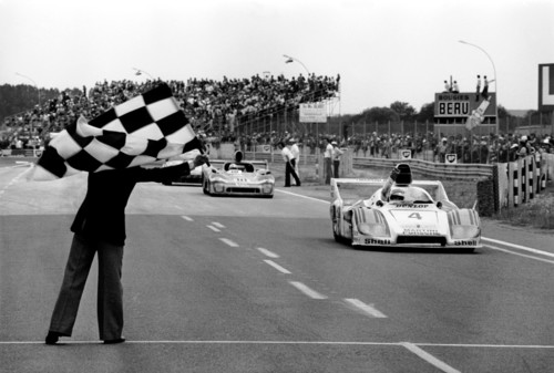 Le Mans 1977: Der Porsche 936 Spyder „Nr. 4“ mit Jürgen Barth, Hurley Haywood und Jacky Ickx holt den Sieg.