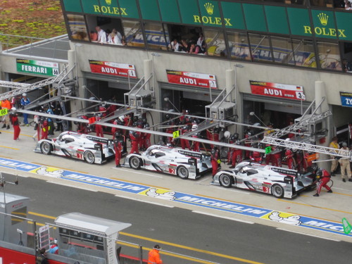 Le Mans 2013: Alle drei Audi R18 in der Boxengasse.
