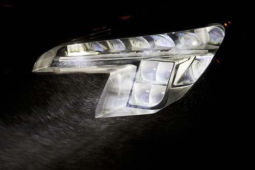 LED-Frontscheinwerfer des Opel Monza Concept.