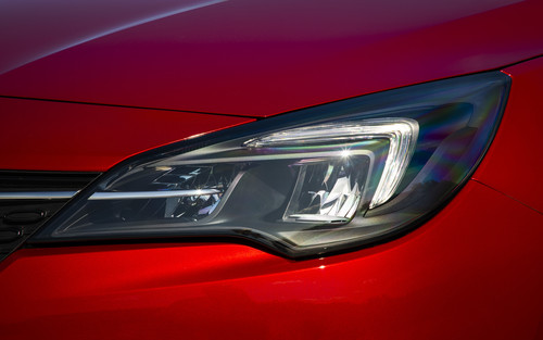 LED-Scheinwerfer beim Opel Astra.