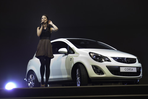 Lena Meyer-Landrut präsentierte vor rund 1200 Gästen aus der Opel-Händlerschaft den neuen Corsa Satellite.