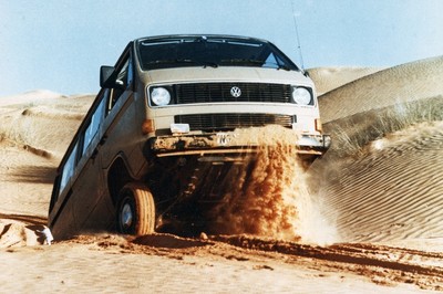 Letzte Erprobungsfahrten mit dem VW T 3 Syncro in der Wüste. 