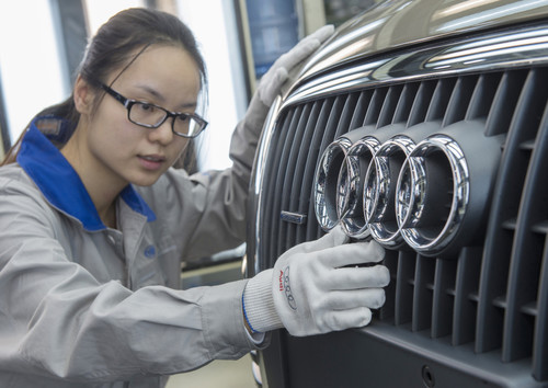 Letzte Kontrolle an einem Auto im chinesischen Audi-Werk Changchun.