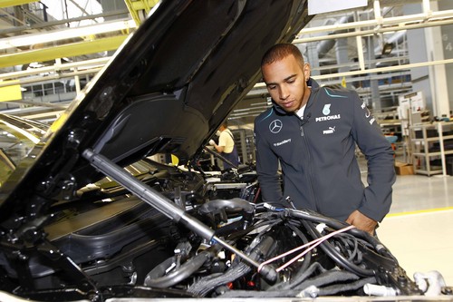 Lewis Hamilton zu Besuch im Mercedes-Benz-Werk Sindelfingen.