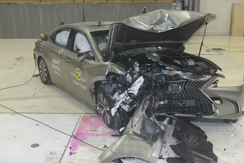 Lexus ES im Euro-NCAP-Crashtest.