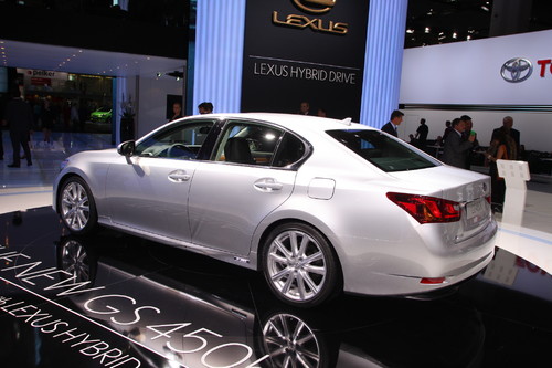 Lexus GS.