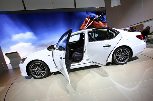 Lexus LS-F-Sport.