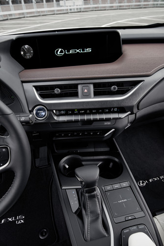 Lexus UX 250h.