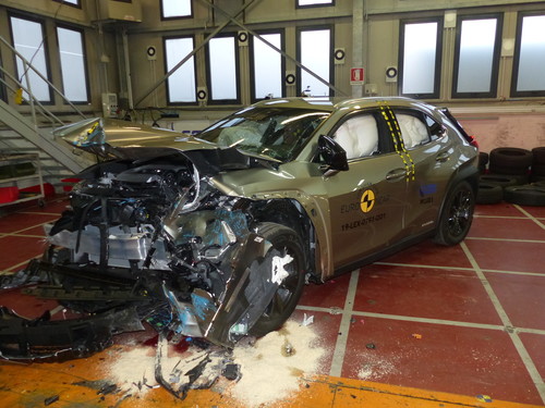 Lexus UX im Euro-NCAP-Crashtest.
