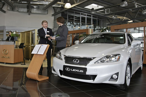 Lexus zertifiziert Händler.
