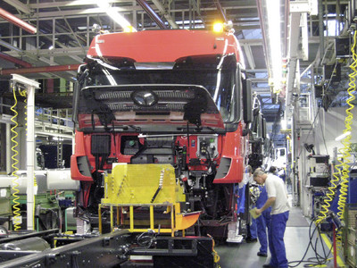 Lkw-Produktion bei Mercedes-Benz in Wörth.