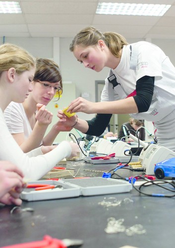 „Mädchen für Technik-Camp“ bei Audi.