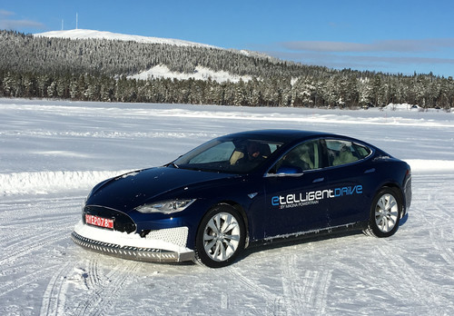Magnas Tesla-Erporbungsträger mit Schneeschutz.