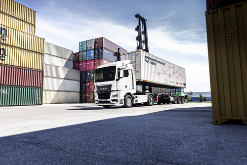 MAN entwickelt gemeinsam mit dem Hamburger Hafen das AMITA-Programm, (Automated Driving Partners) für automtisiertes Fahren im Güterumschlag.