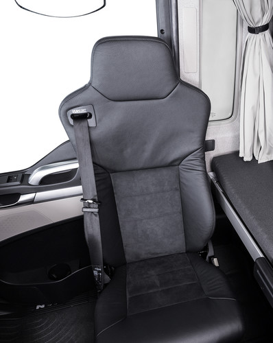 MAN TGX Lion Proehbarem Beifahrersitz aus dem „Premium Comfort“-Paket.