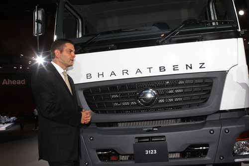 Marc Llistosella, Geschäftsführer und CEO von Daimler India Commercial Vehicles (DICV), bei der Vorstellung des Produktportfolios von Bharatbenz in Hyderabad, Indien.