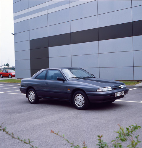 Mazda 626 Coupé (1990).