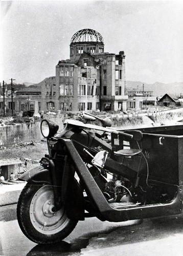 Mazda Go im zerstörten Hiroshima.