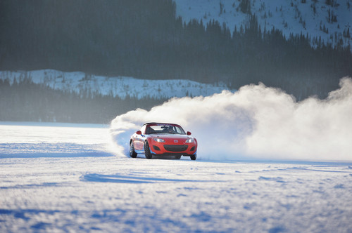 Mazda MX-5 auf Eis.