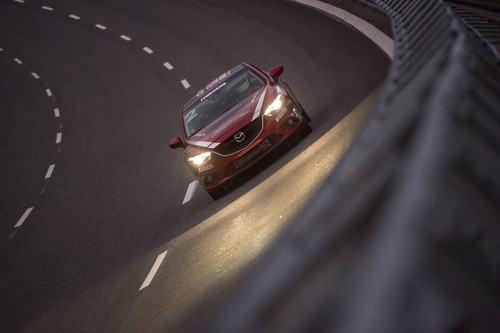 Mazda6 auf Weltrekordfahrt.