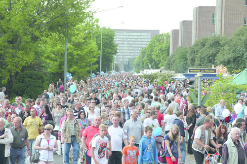 Mehr als 100 000 Gäste besuchten den Tag der offenen Tür im Volkswagen Werk Wolfsburg, hier die Südstraße.