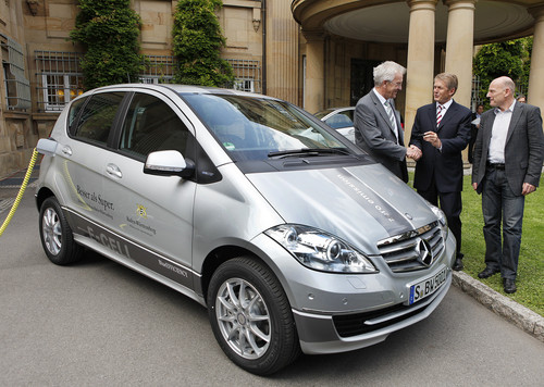 Mehr Elektroautos fürs Ländle: Die baden-württembergische Landesregierung übernahm zwei Mercedes-Benz A-Klasse E-Cell.