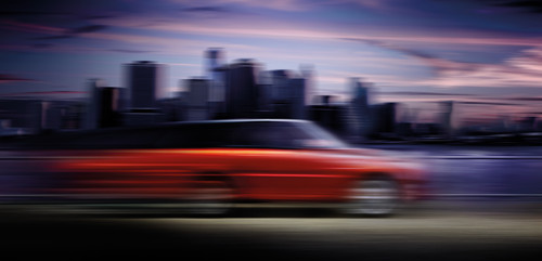 Mehr zu sehen gibt es offiziell noch nicht: Land Rover stellt am 26. März 2013 den neuen Range Rover Sport vor.