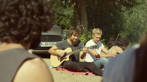 „Mein Roadtrip“ mit Max Wiesinger (mit Gitarre).