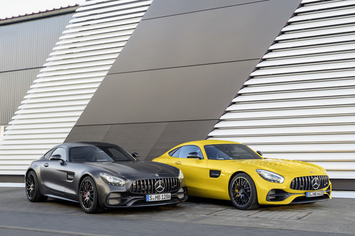 Mercedes-AMG GT C Edition 50 (links) und GT S. 
