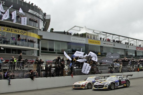 Mercedes AMG-Kundensport 2013: Gesamtsieg beim 24-Stunden-Rennen Nürburgring 2013. 