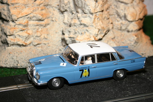 Mercedes-Benz 220 SE „711“ Rallye Argentinien 1962 von Revell.