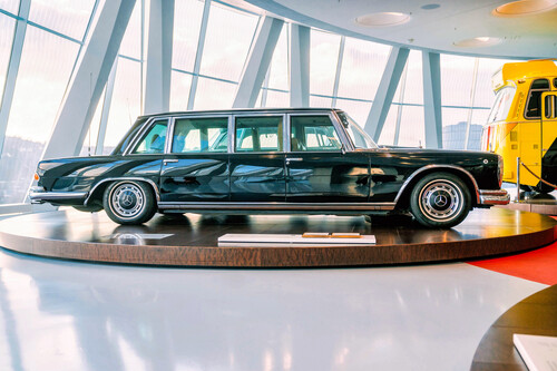 Mercedes-Benz 600 Pullman-Limousine (W 100) von 1965: Als Sonderschutzausführung mit erhöhtem Dach stellte die damalige Daimler AG die Limousine jahrelang der deutschen Bundesregierung bei Staatsbesuchen zur Verfügung. 