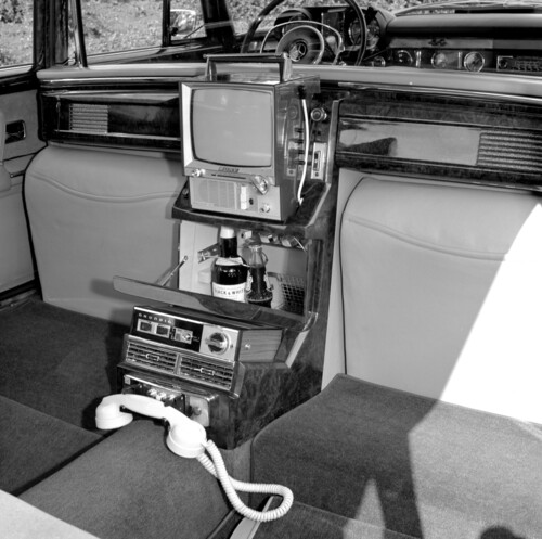 Mercedes-Benz 600 (W 100) mit den Sonderausstattungen Fernseher, Bar, Tonbandgerät und Funktelefon.