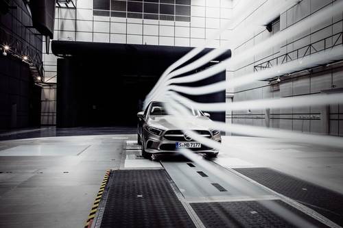 Mercedes-Benz A-Klasse Limousine im Windkanal.