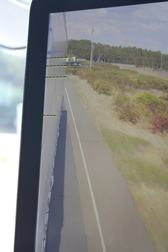 Mercedes-Benz Actros: Bildschirm der Mirror Cam mit Hilfslinien.