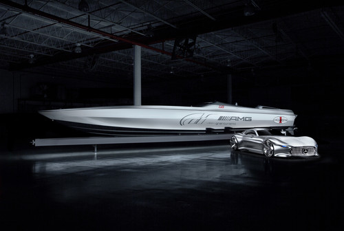 Mercedes-Benz AMG Vision Gran Turismo und das Cigarette Racing 50&#039; Vision GT Concept.