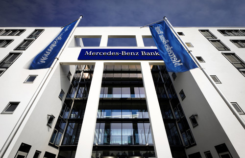 Mercedes-Benz-Bank.
